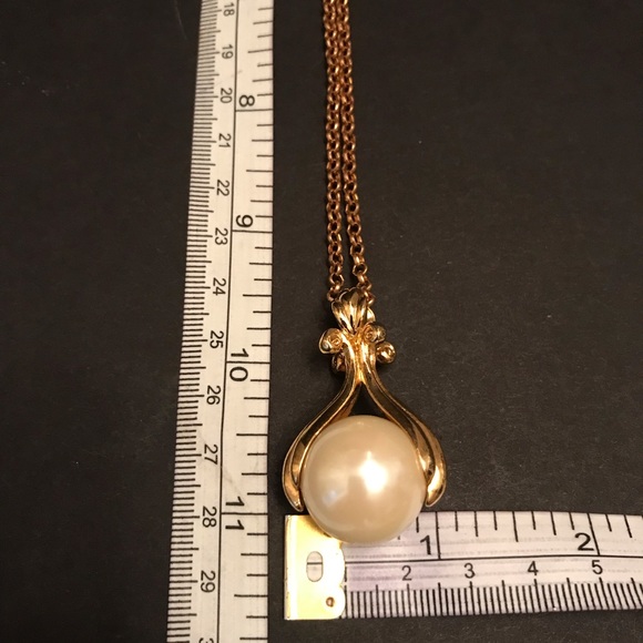 Guess Wallet/Pearl like Necklace - Picture 4 of 8